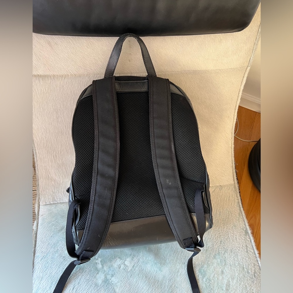 Gucci Signature Backpack GG Monogram Front Zipper Pocket/Embossed - Picture 4 of 6
